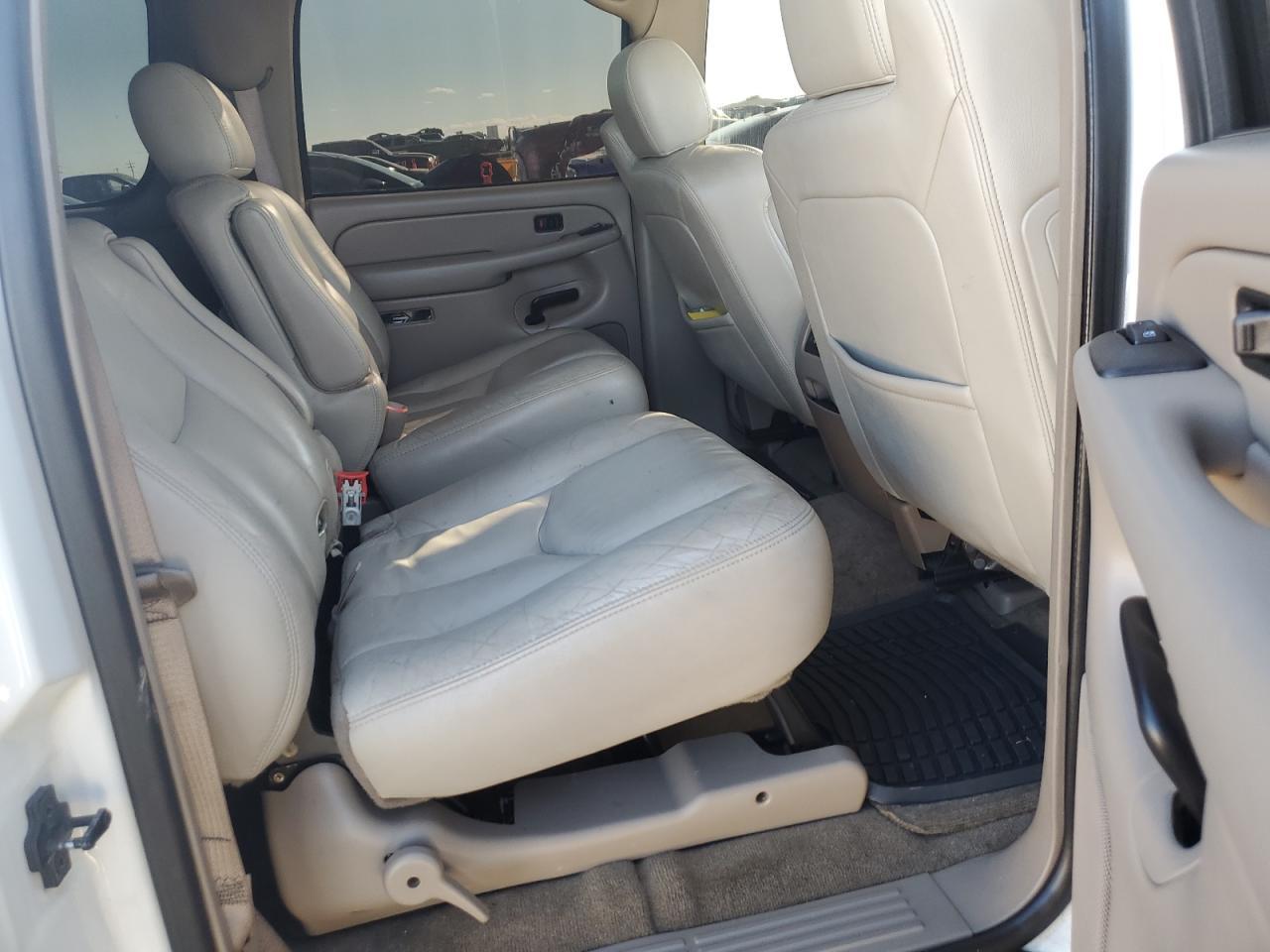 2004 CHEVROLET Suburban
