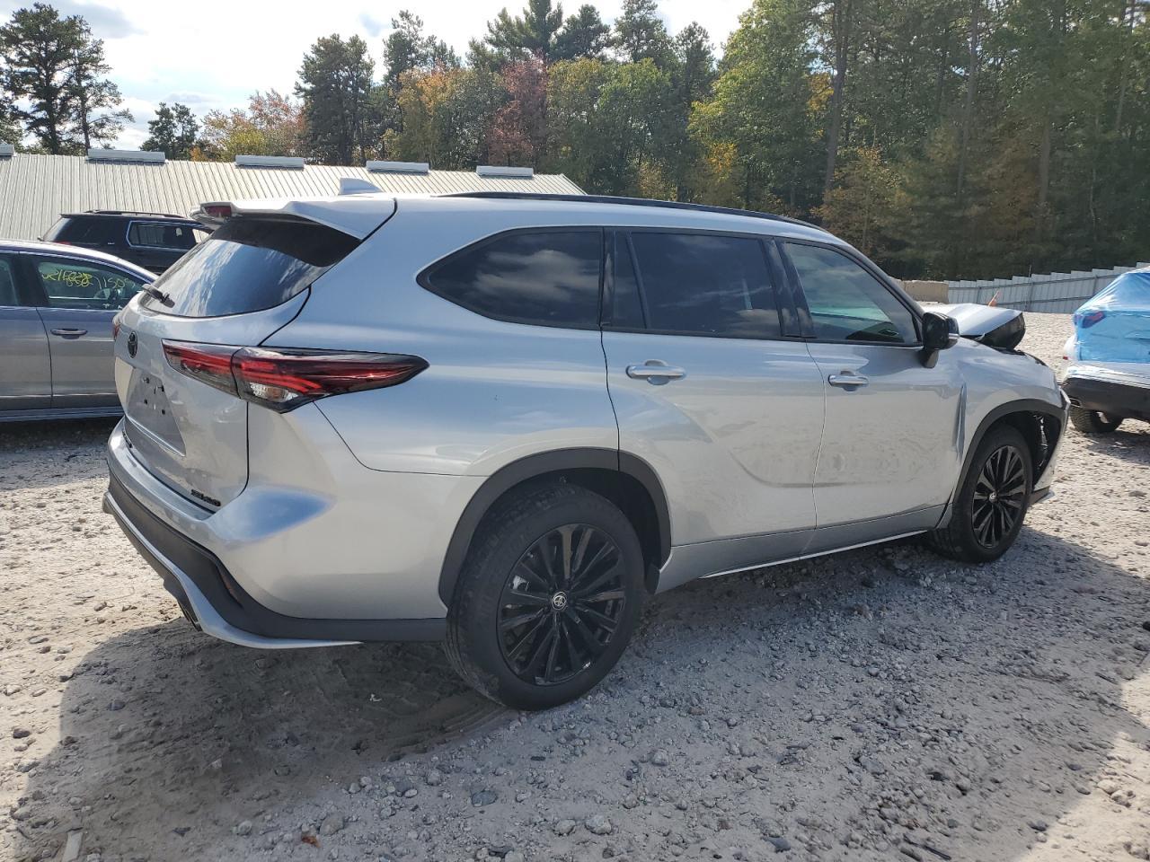 2024 TOYOTA HIGHLANDER