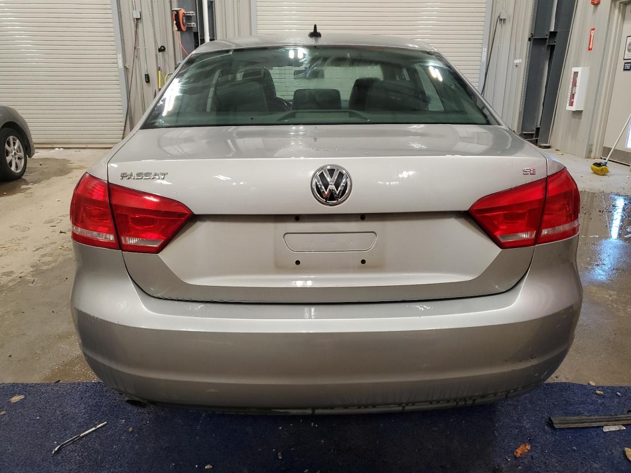 2012 VOLKSWAGEN Passat