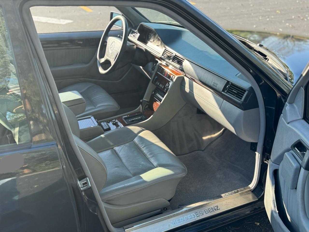 1995 MERCEDES-BENZ E-Class