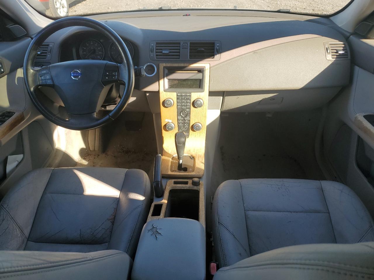 2002 VOLVO V70