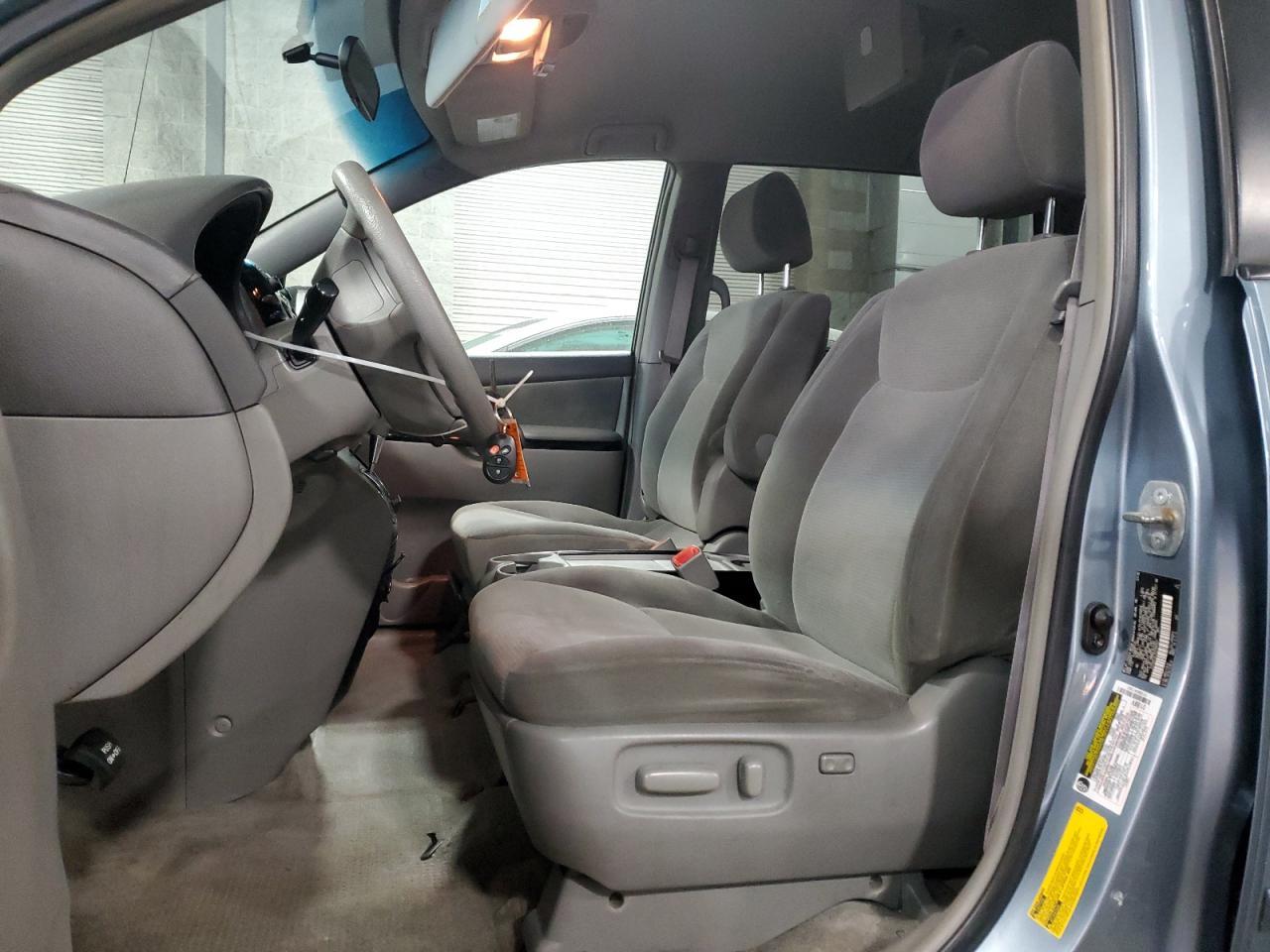 2005 TOYOTA SIENNA