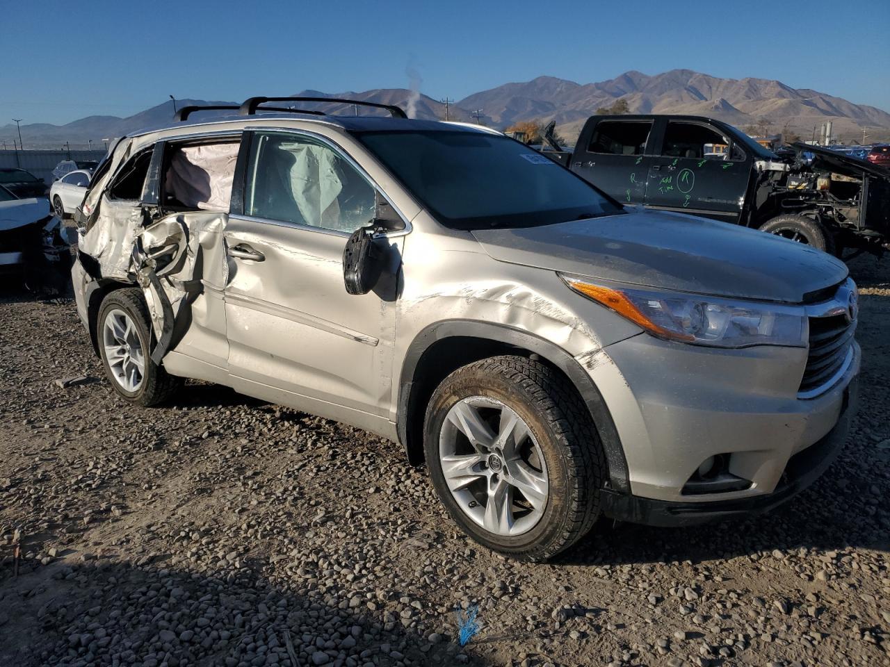 2016 TOYOTA HIGHLANDER