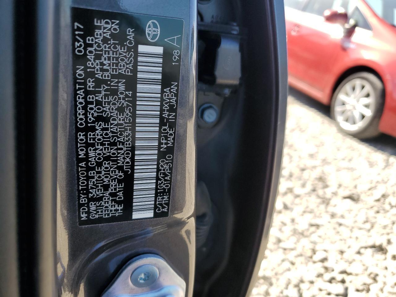2017 TOYOTA Prius c