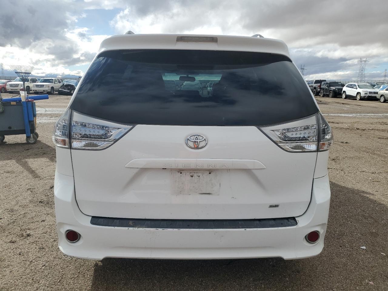 2014 TOYOTA SIENNA