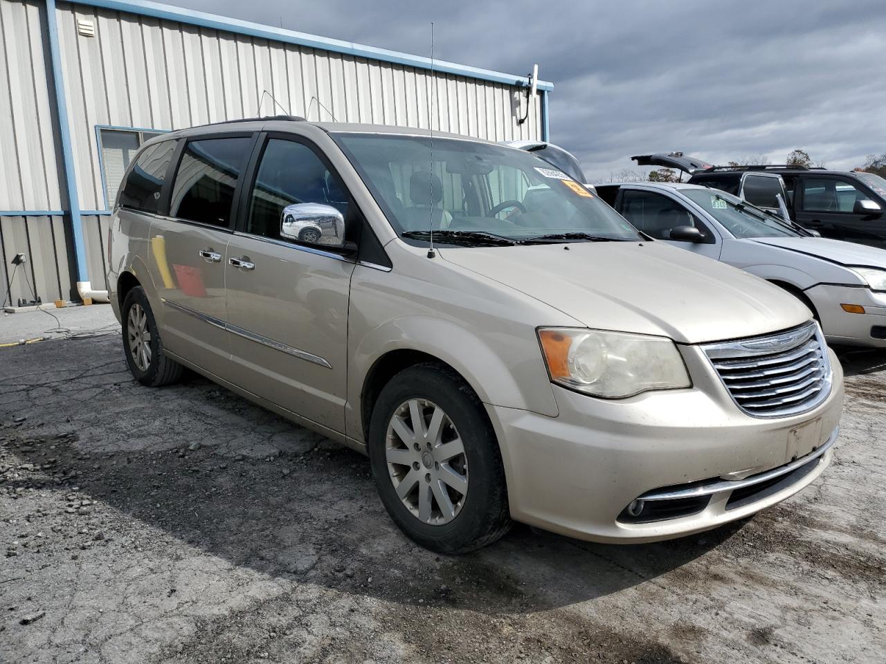 2012 CHRYSLER Town & Country
