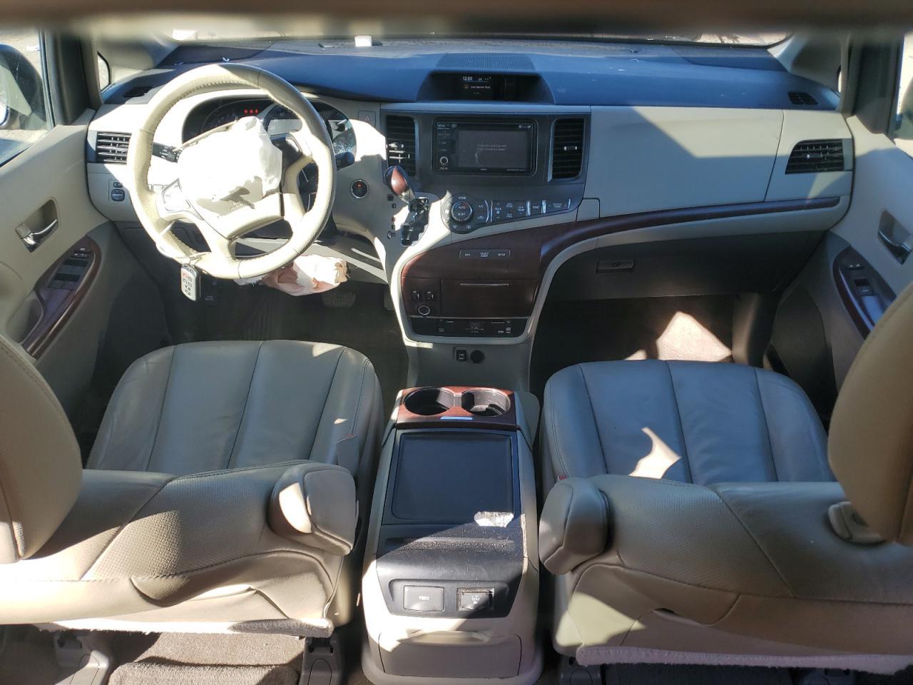 2014 TOYOTA SIENNA