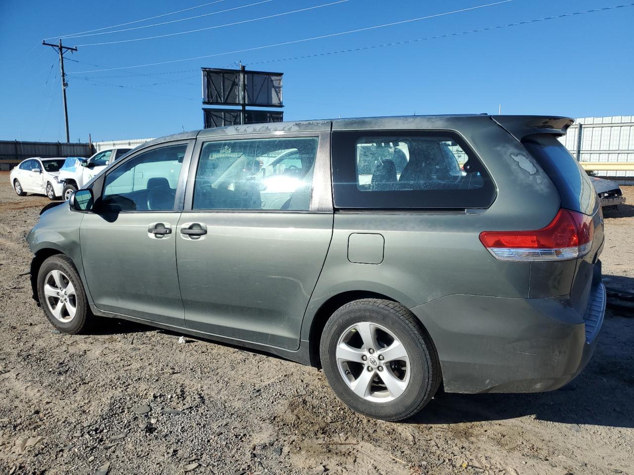 2011 TOYOTA SIENNA