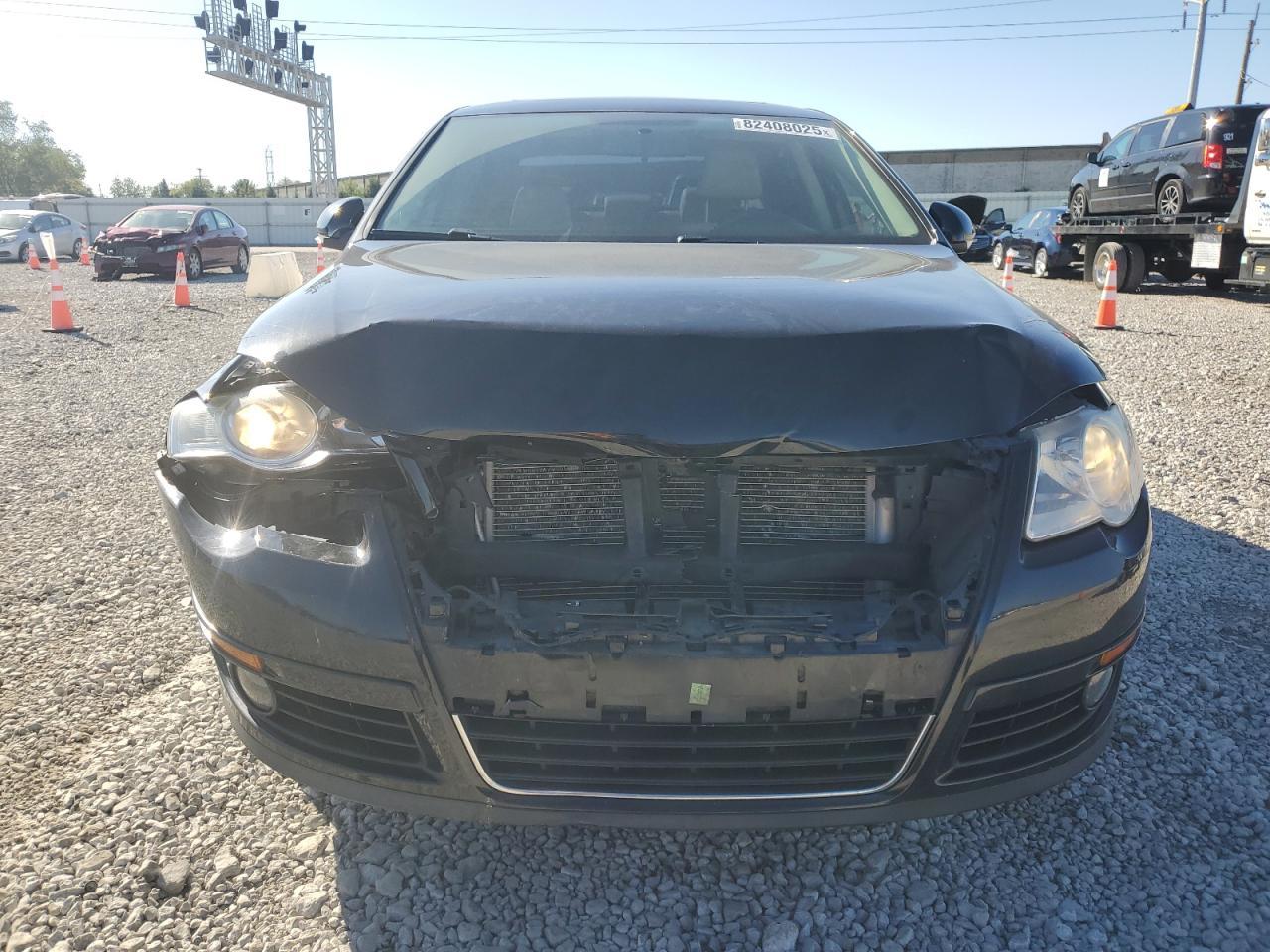 2010 VOLKSWAGEN Passat