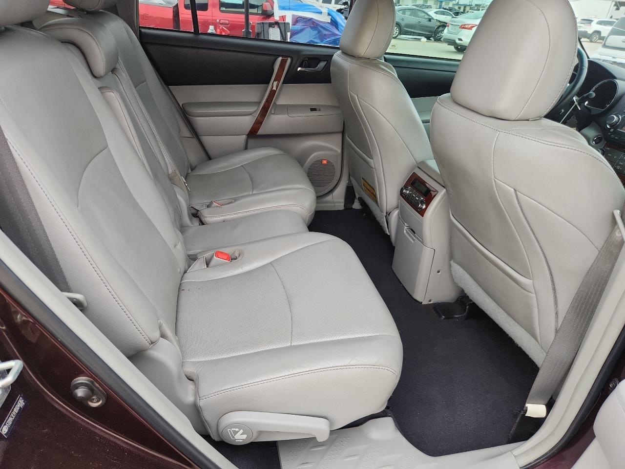 2011 TOYOTA HIGHLANDER