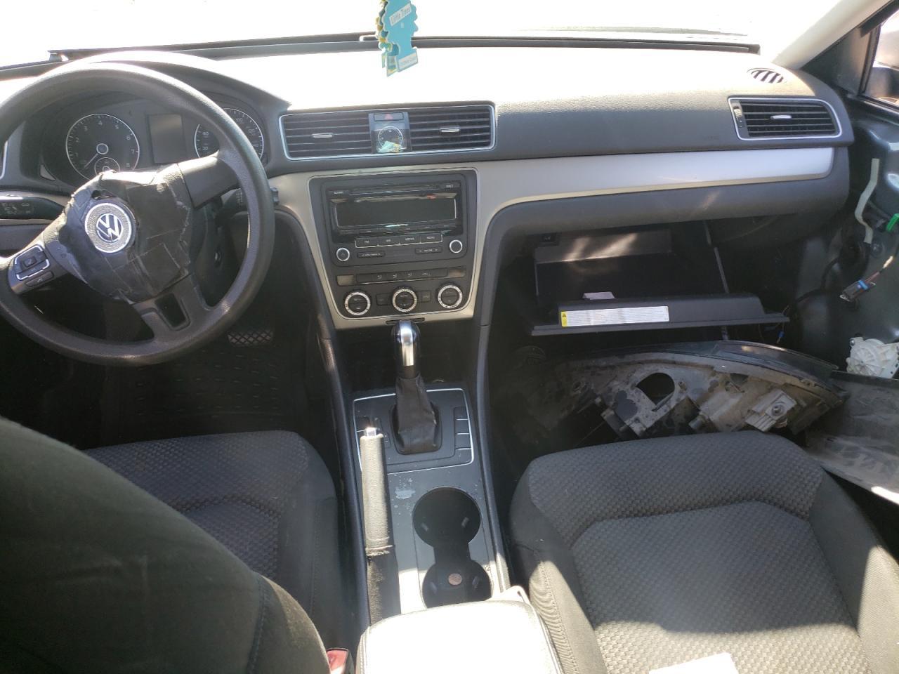 2012 VOLKSWAGEN Passat