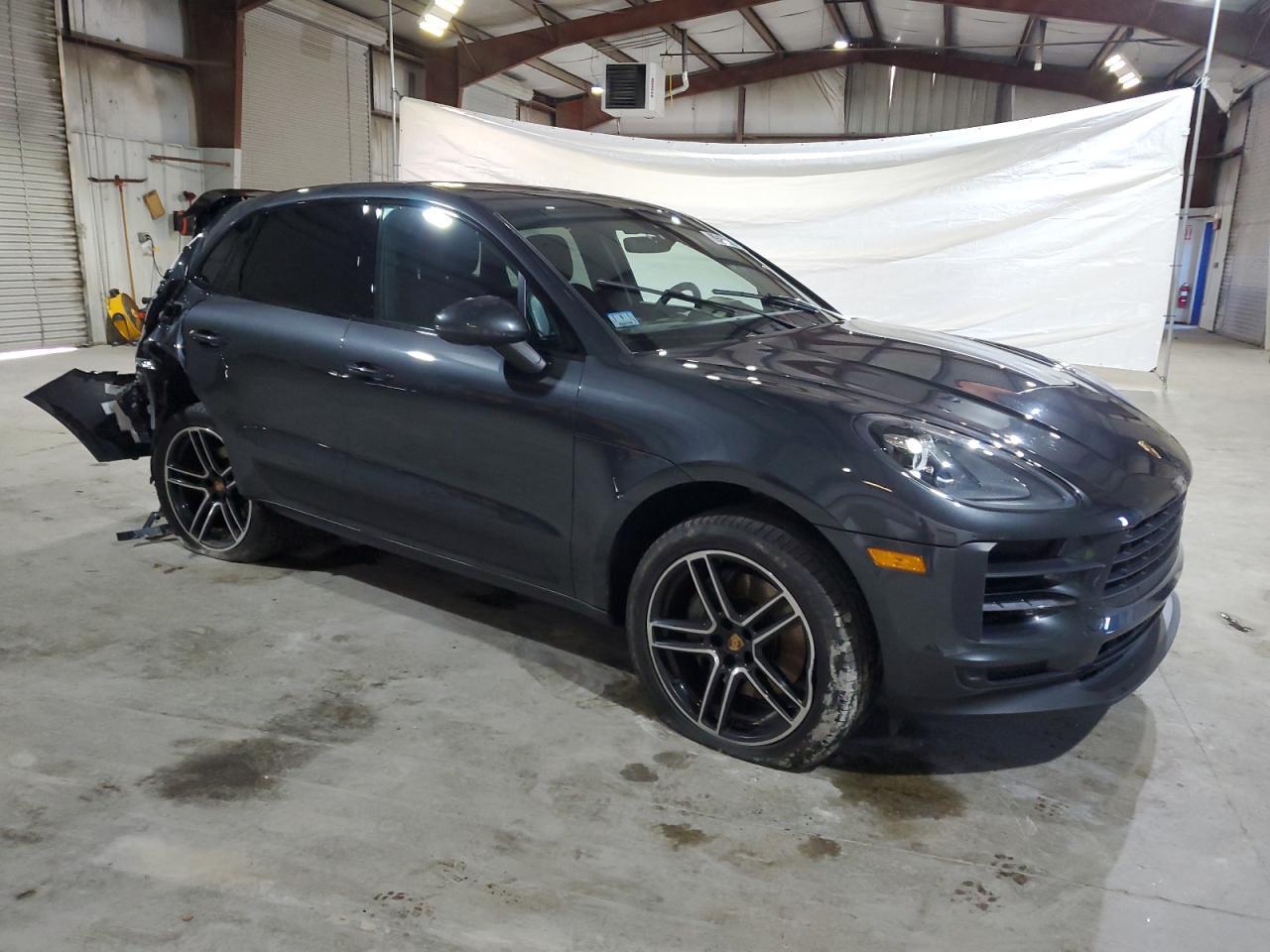 2019 PORSCHE Macan