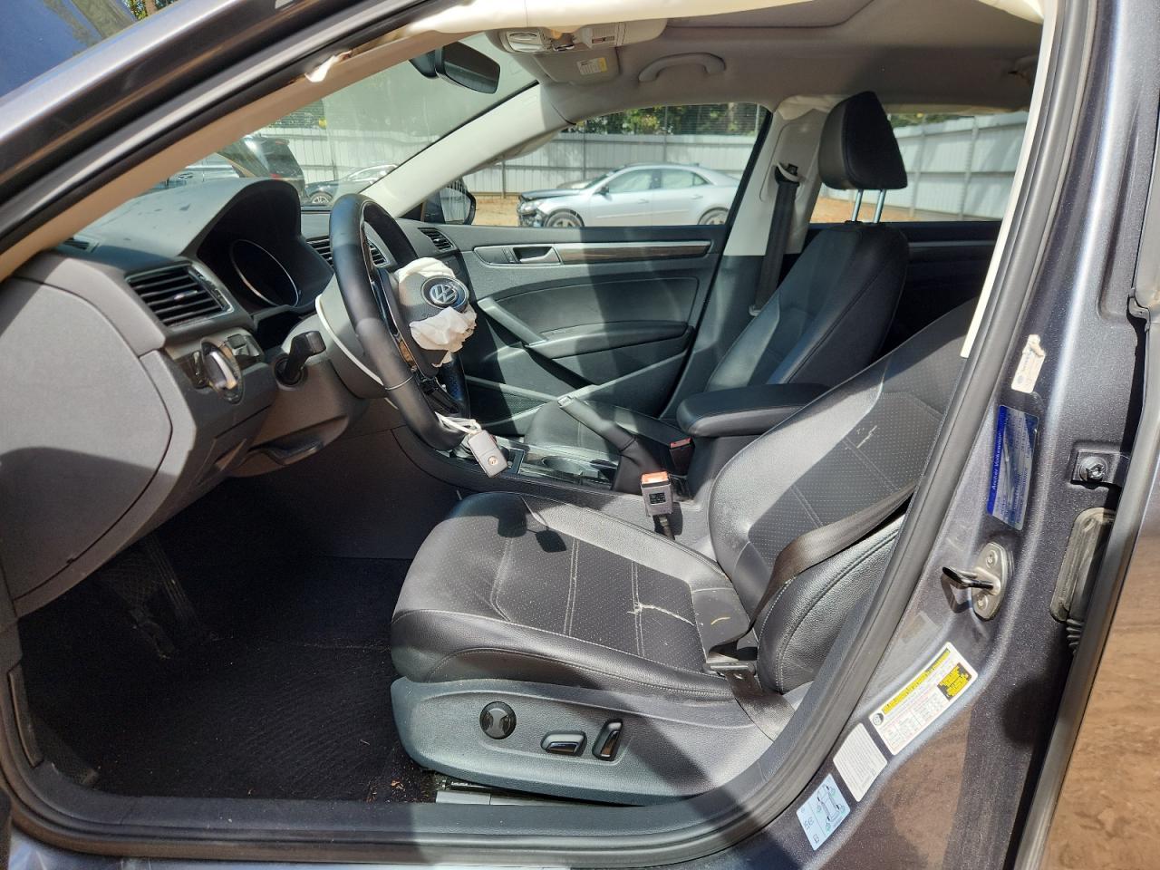 2016 VOLKSWAGEN Passat
