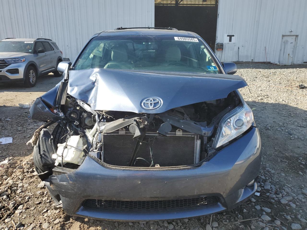 2017 TOYOTA SIENNA