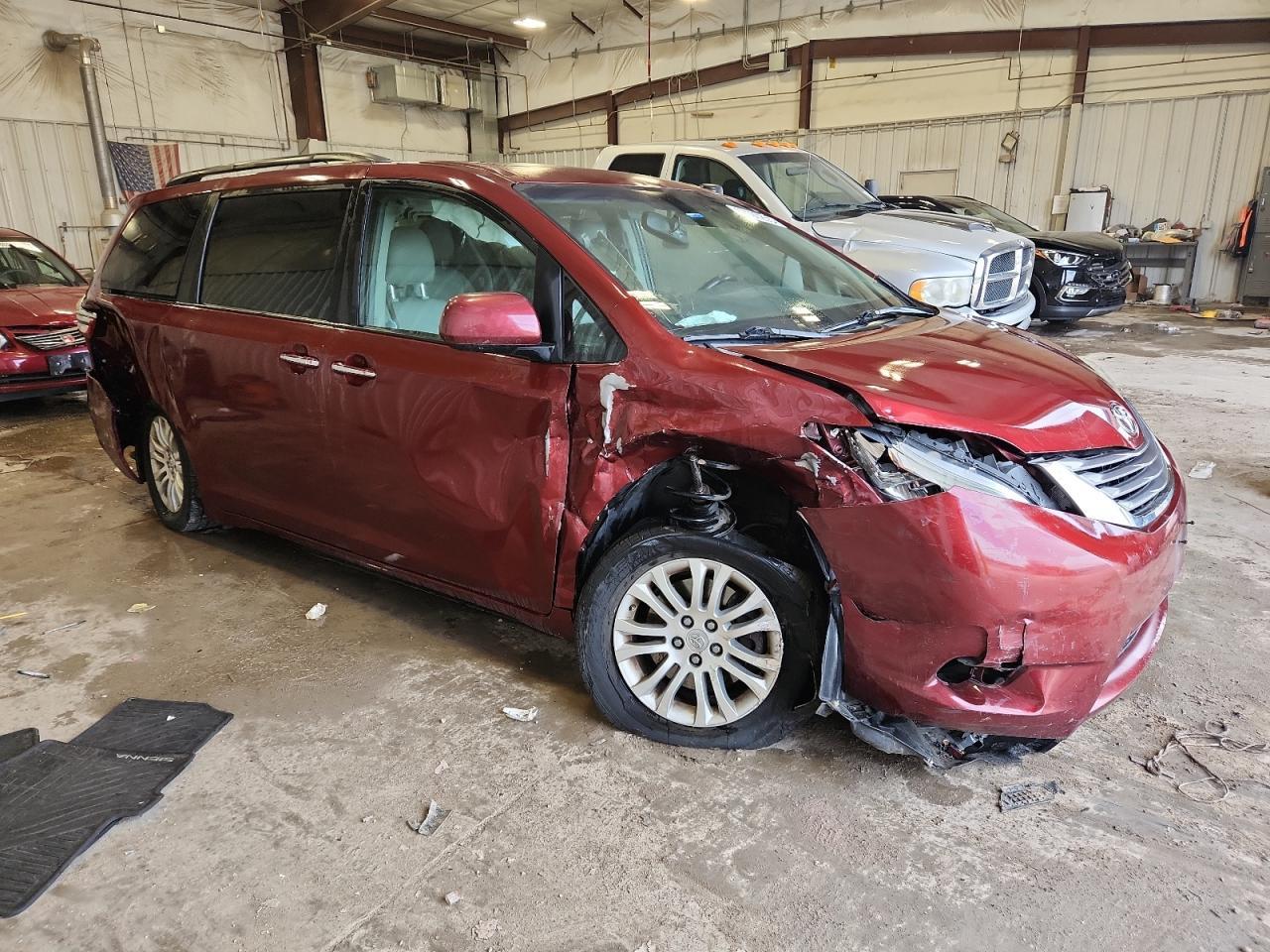 2016 TOYOTA SIENNA
