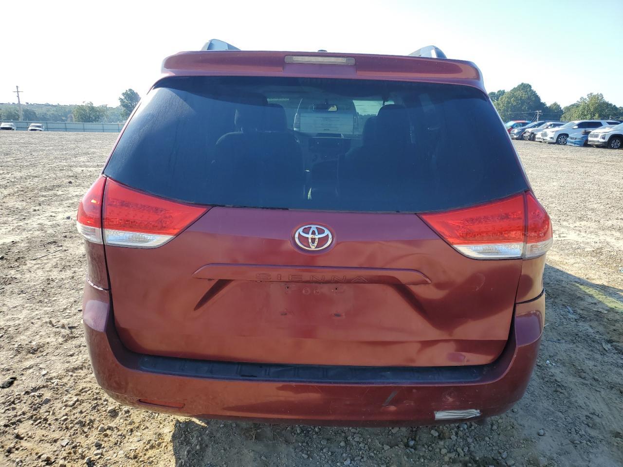 2014 TOYOTA SIENNA