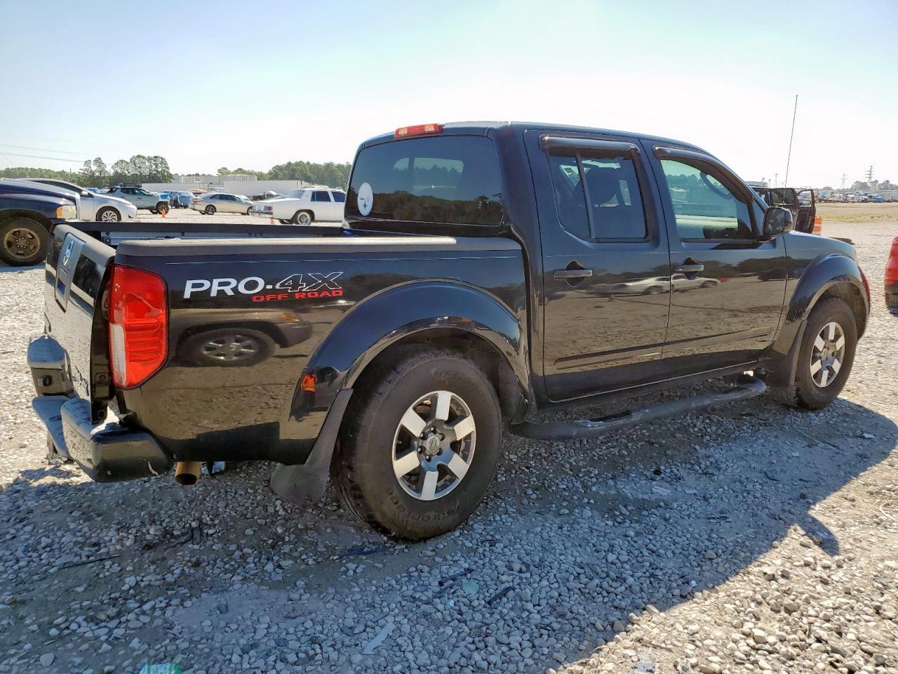 2011 NISSAN Frontier
