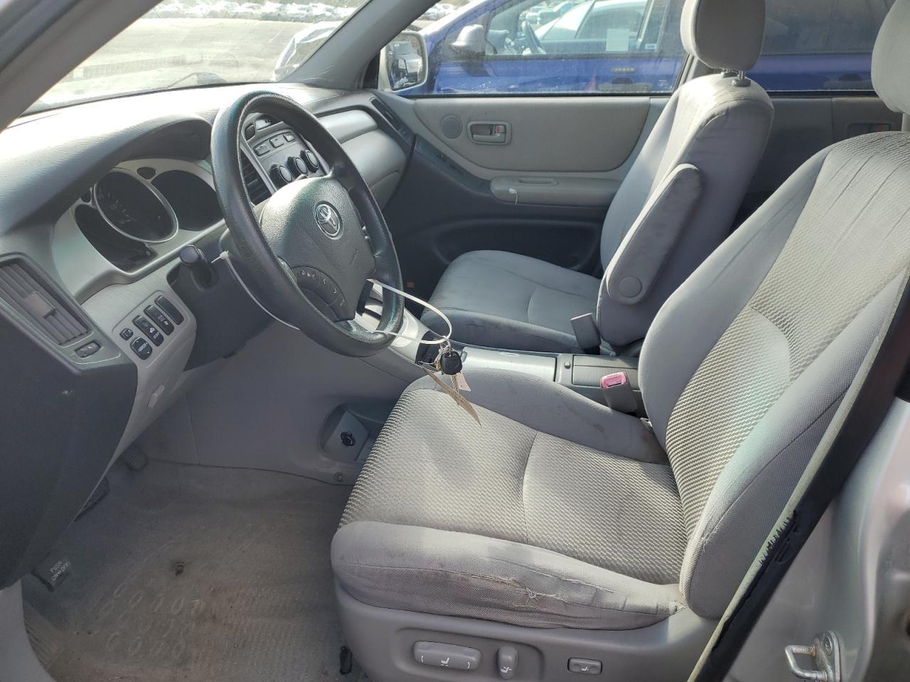 2004 TOYOTA HIGHLANDER