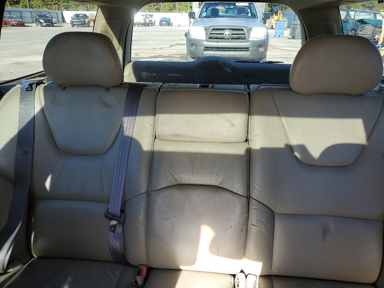 2001 VOLVO V70
