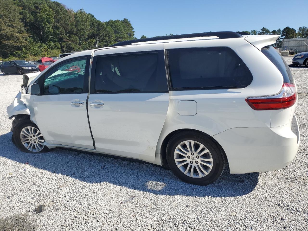 2016 TOYOTA SIENNA