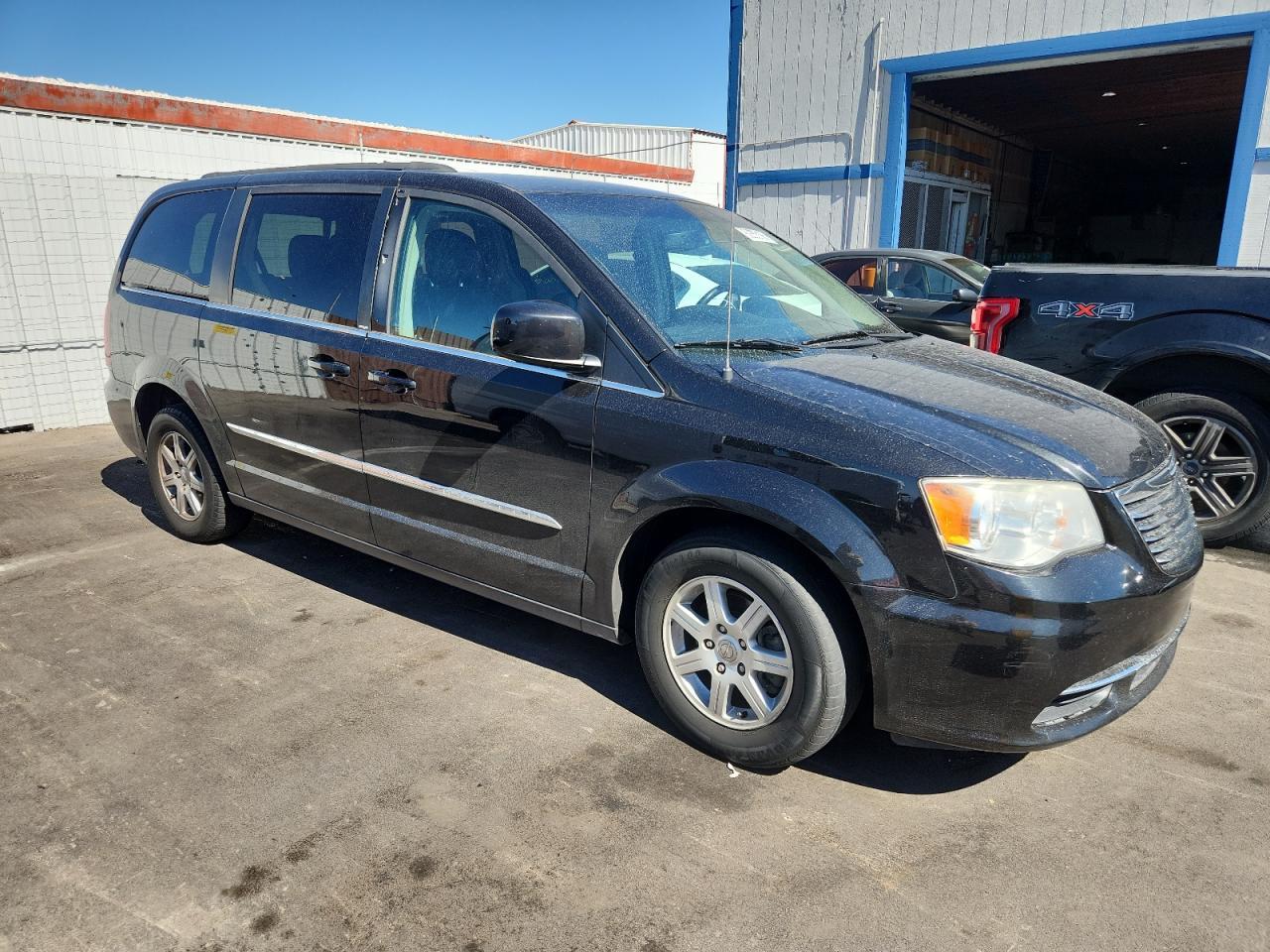 2013 CHRYSLER Town & Country
