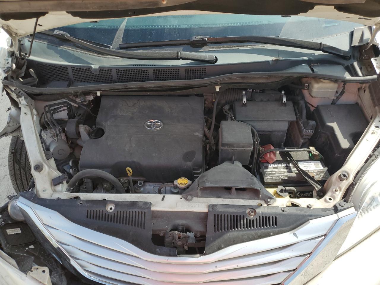 2013 TOYOTA SIENNA