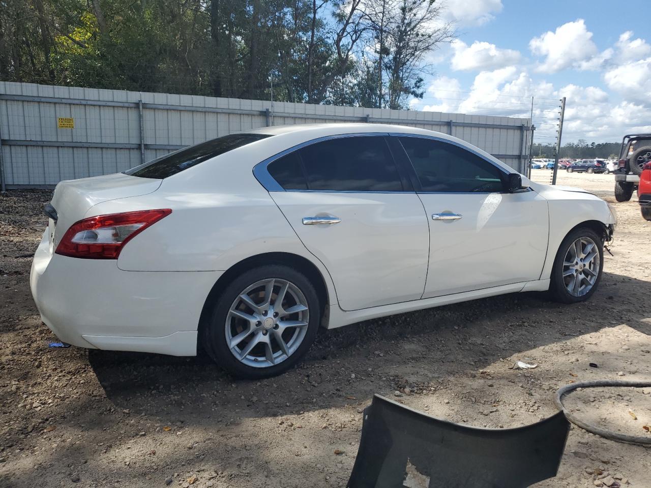 2010 NISSAN Maxima