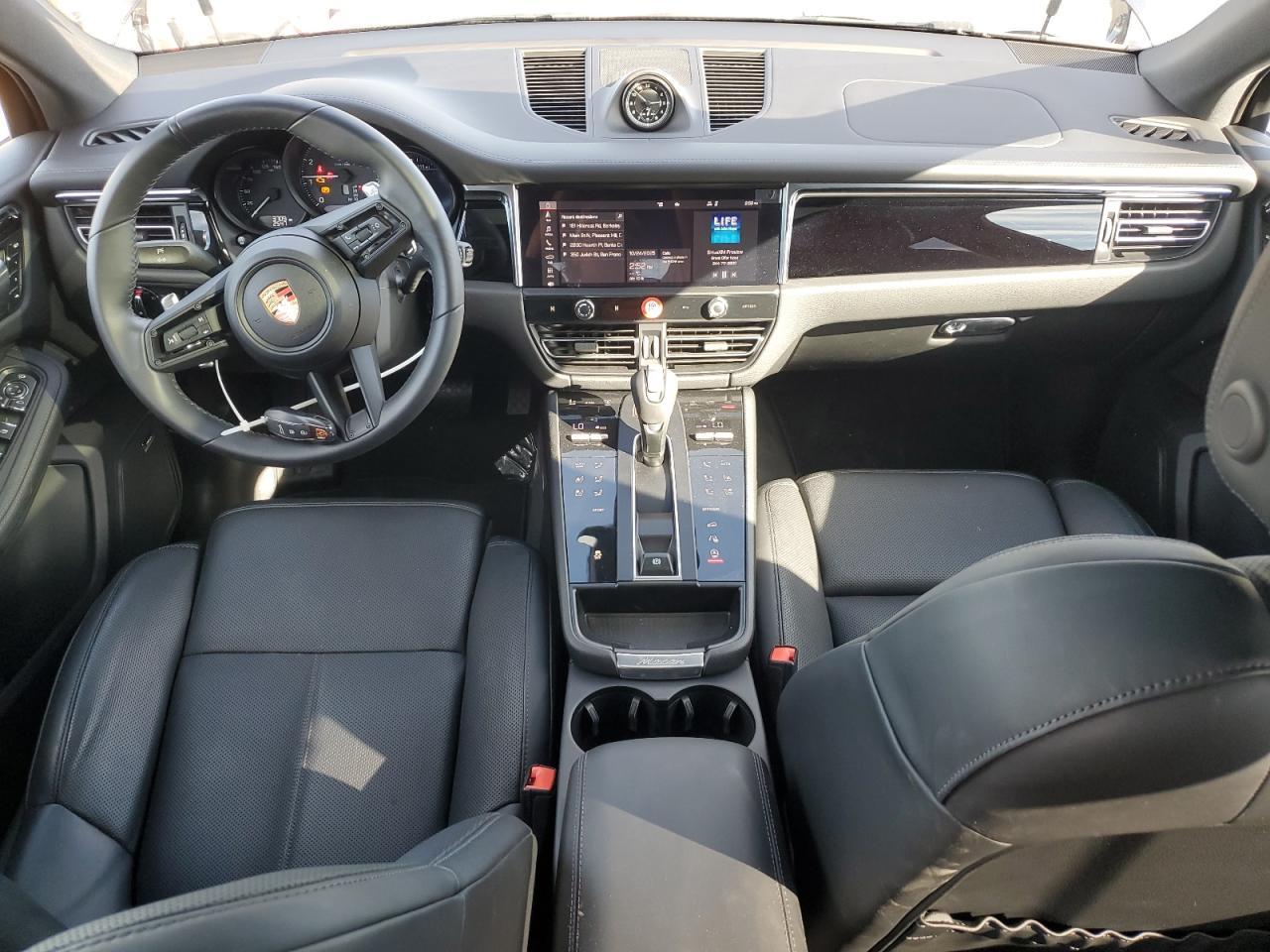 2024 PORSCHE Macan
