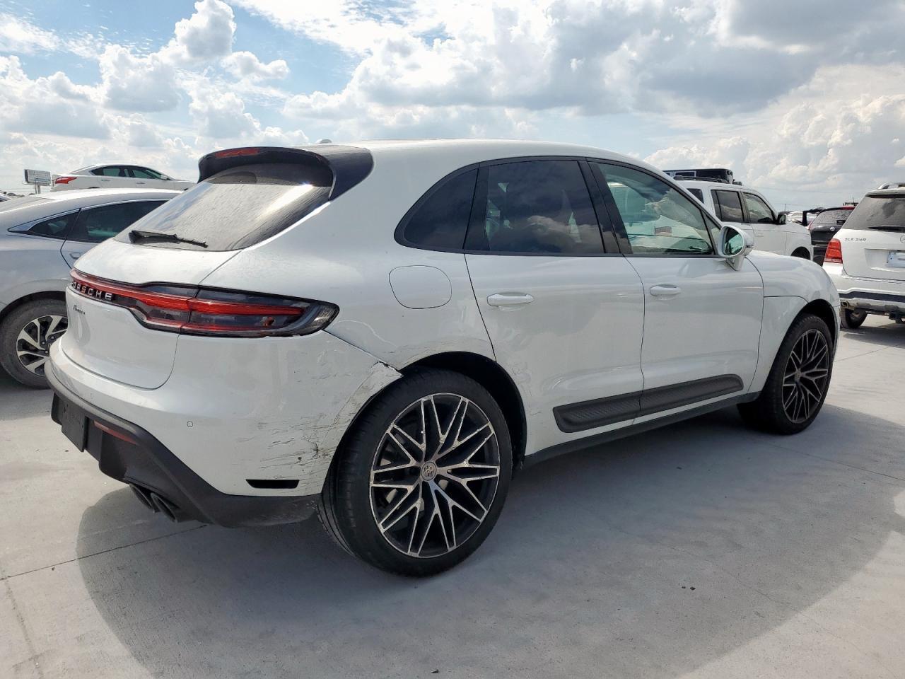 2023 PORSCHE Macan
