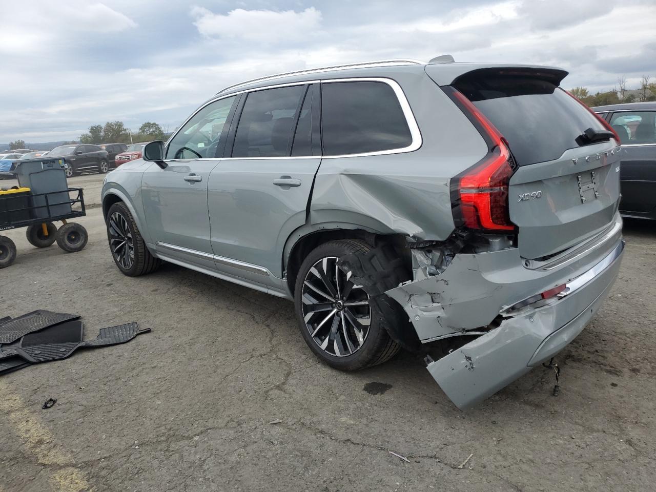 2025 VOLVO XC90