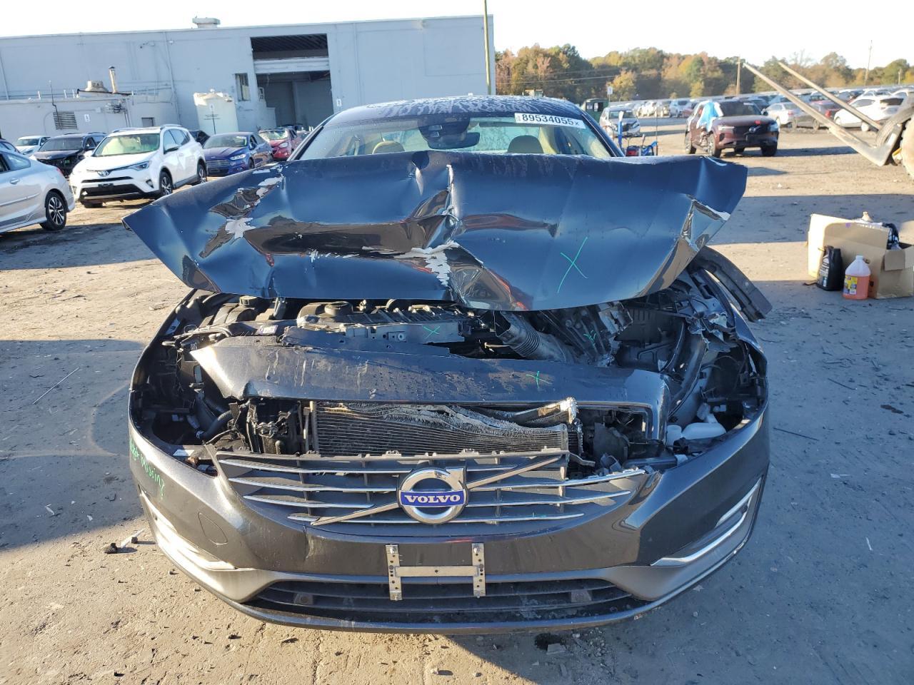 2015 VOLVO S60