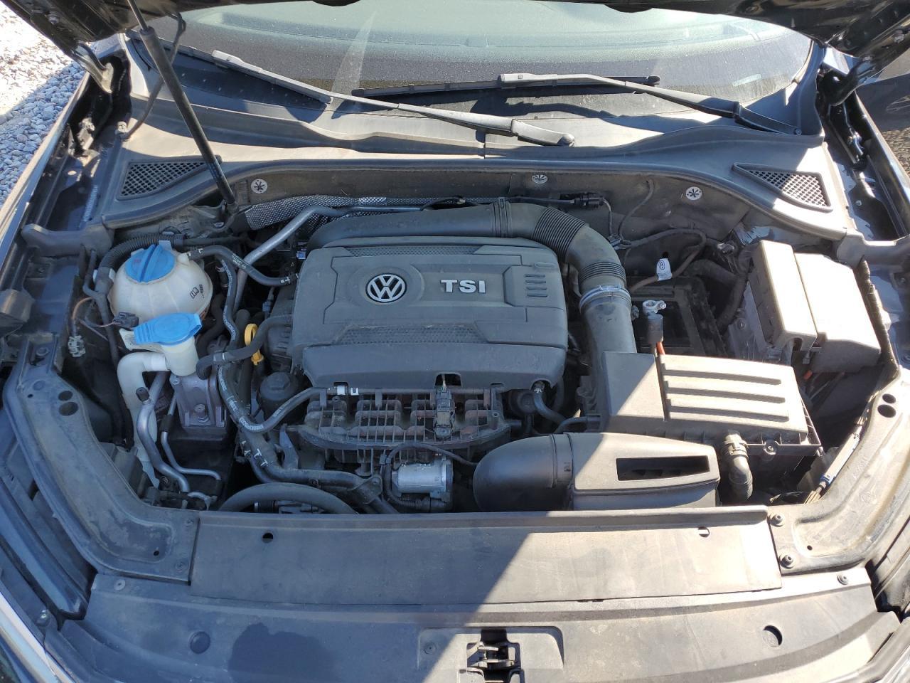 2017 VOLKSWAGEN Passat