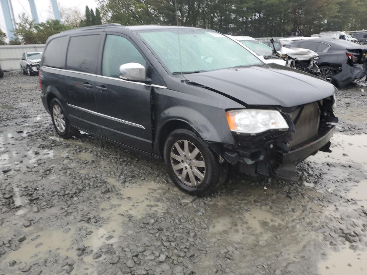 2011 CHRYSLER Town & Country