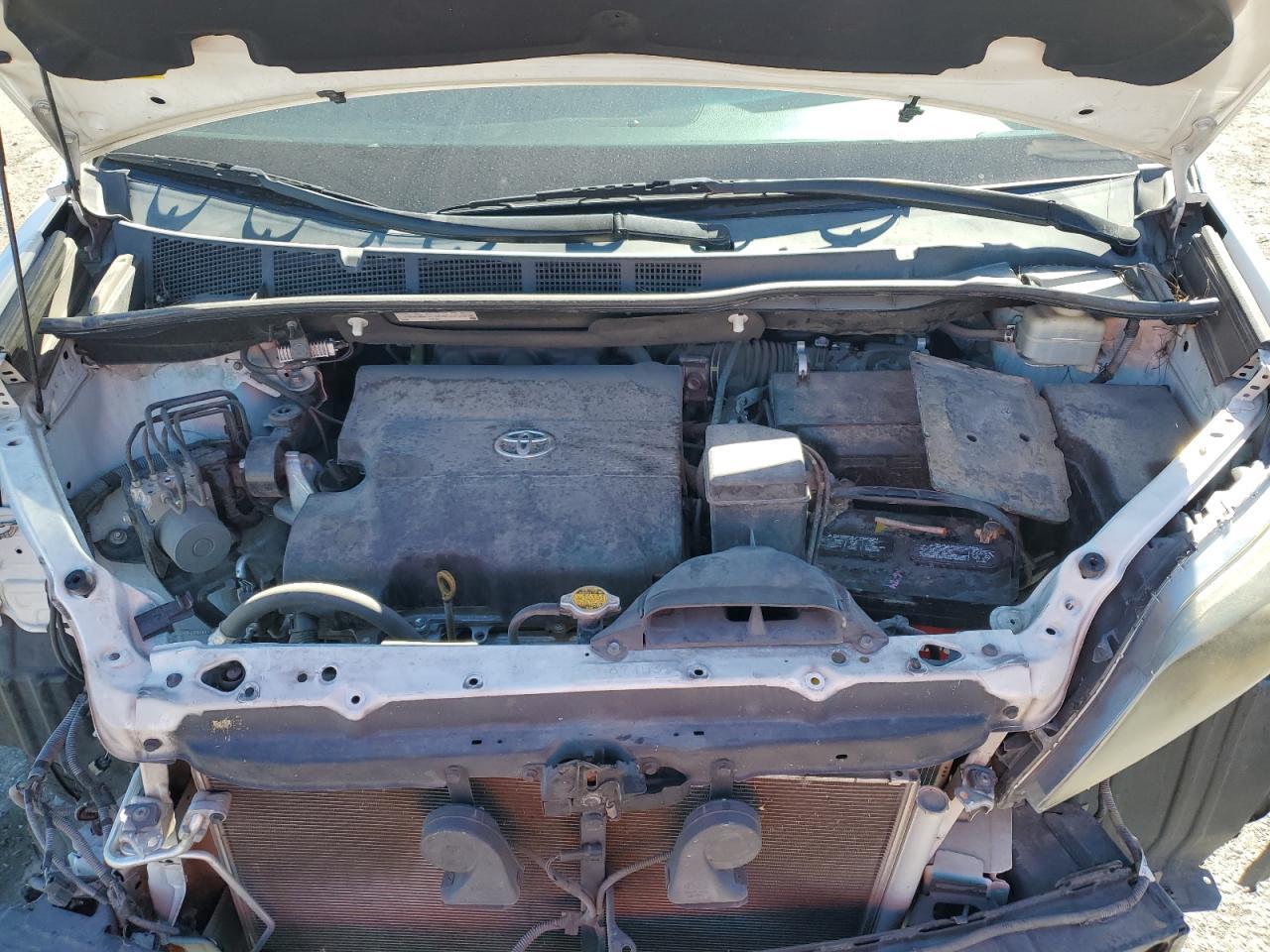 2016 TOYOTA SIENNA