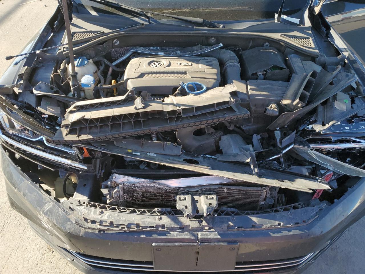 2017 VOLKSWAGEN Passat