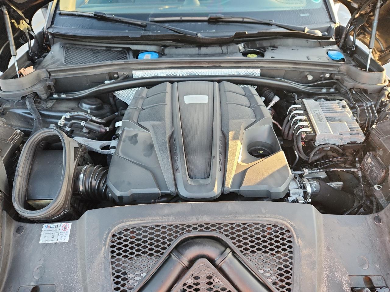 2020 PORSCHE Macan