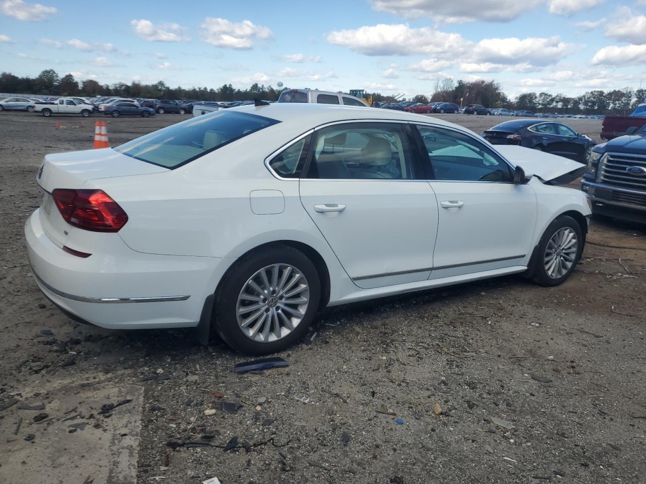 2016 VOLKSWAGEN Passat