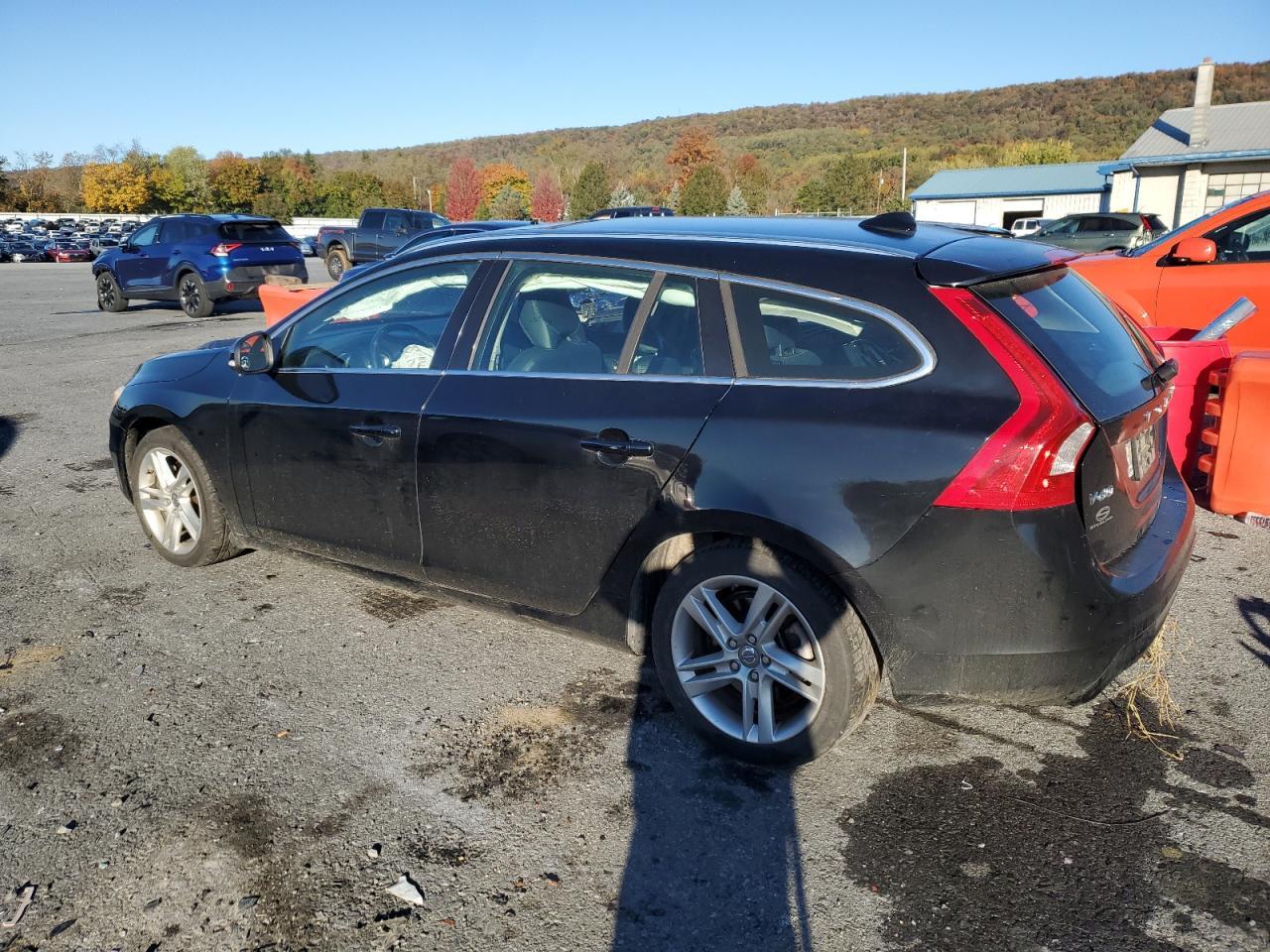 2015 VOLVO V60