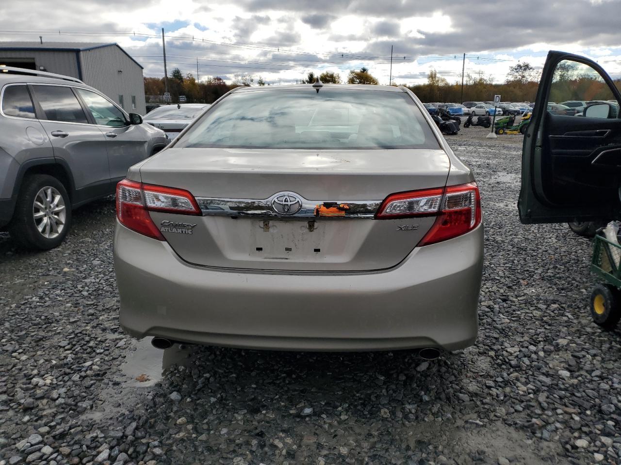 2014 TOYOTA CAMRY