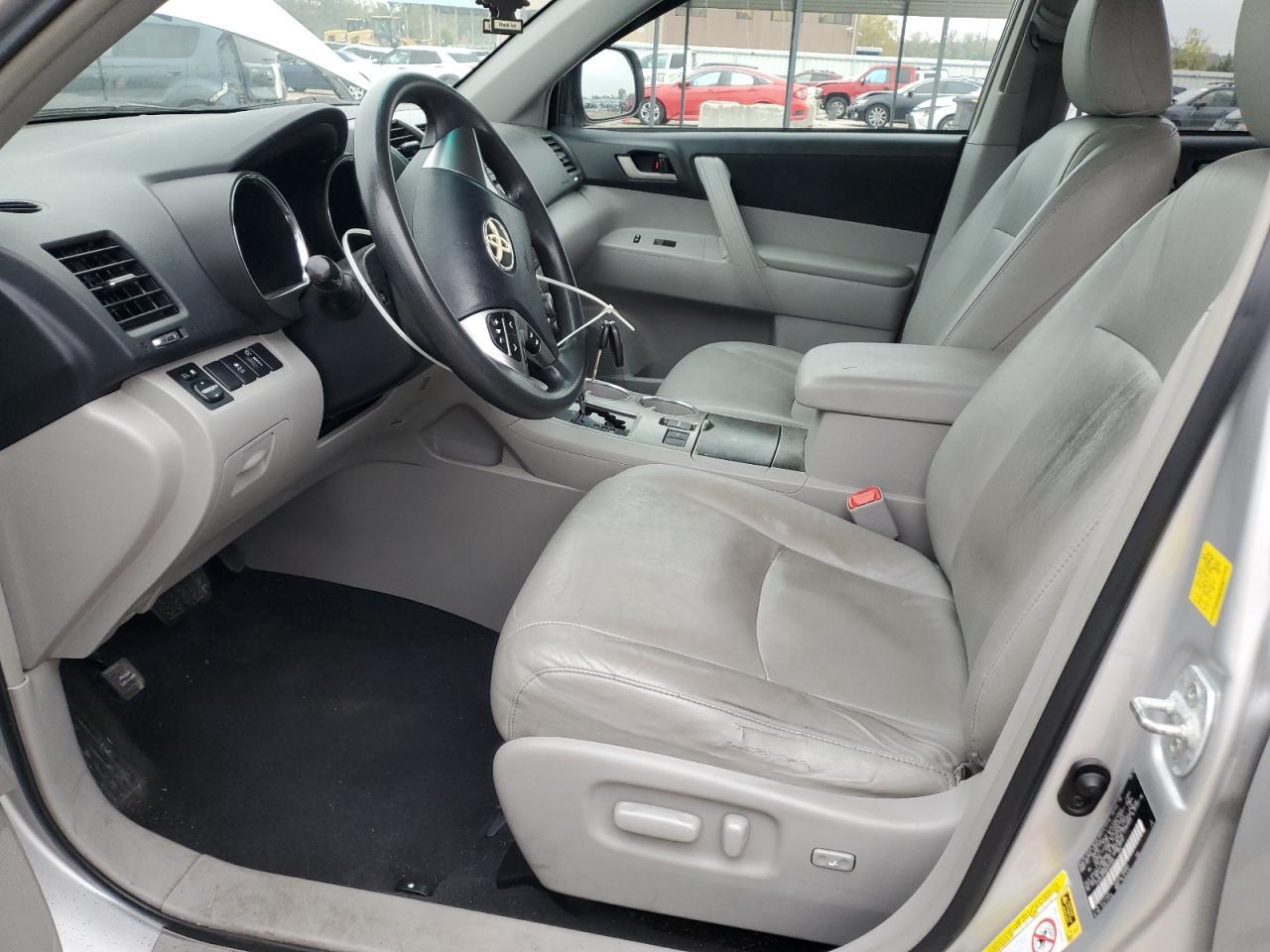 2011 TOYOTA HIGHLANDER