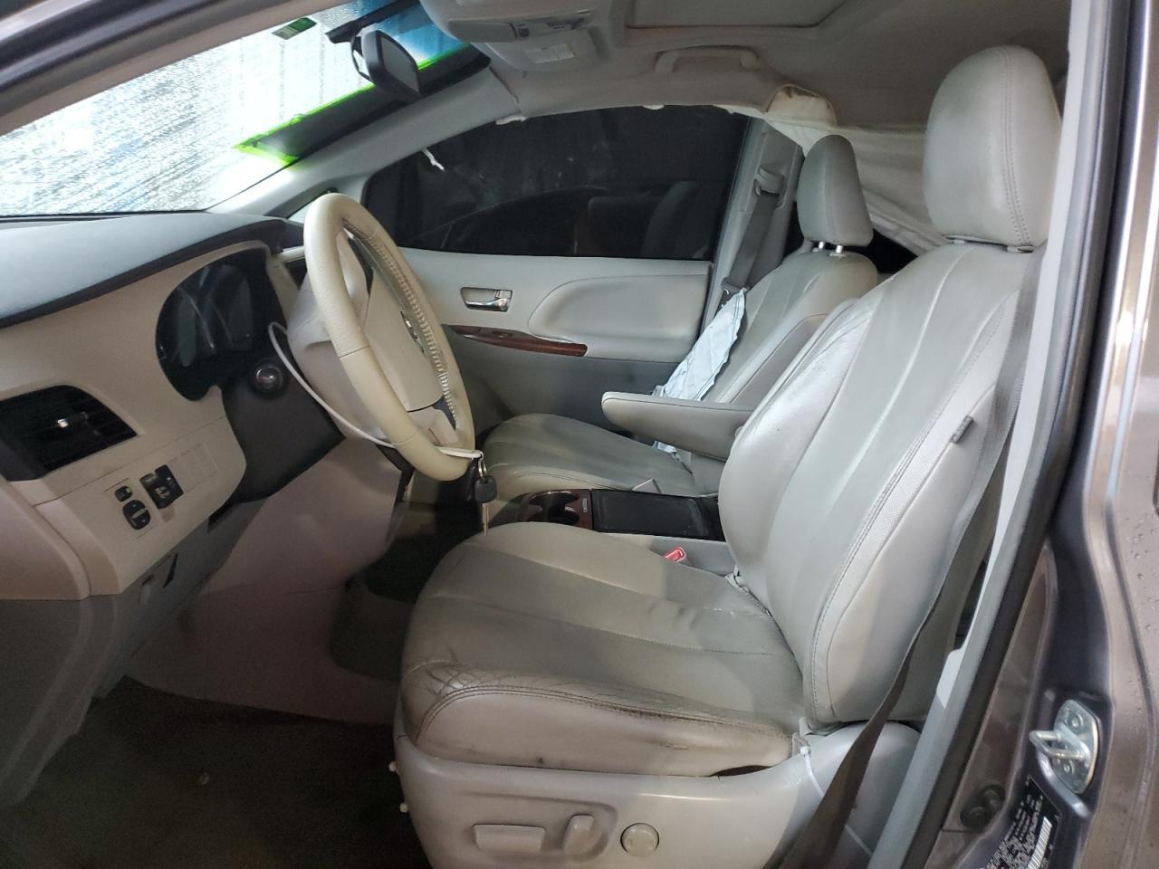 2014 TOYOTA SIENNA
