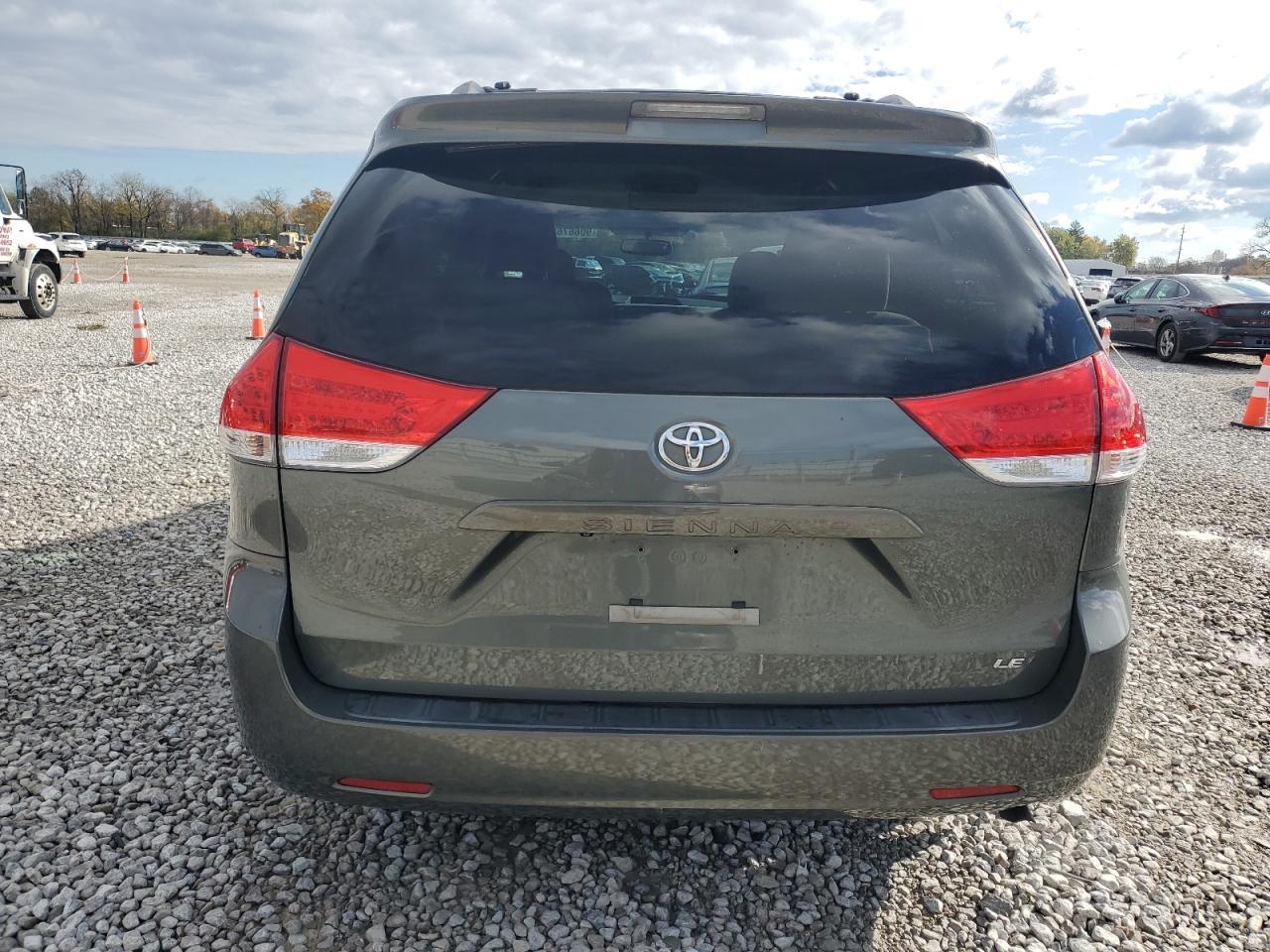 2013 TOYOTA SIENNA