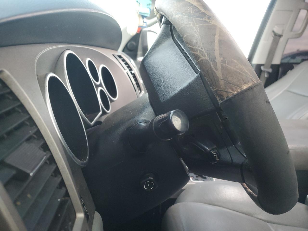2013 TOYOTA Sequoia