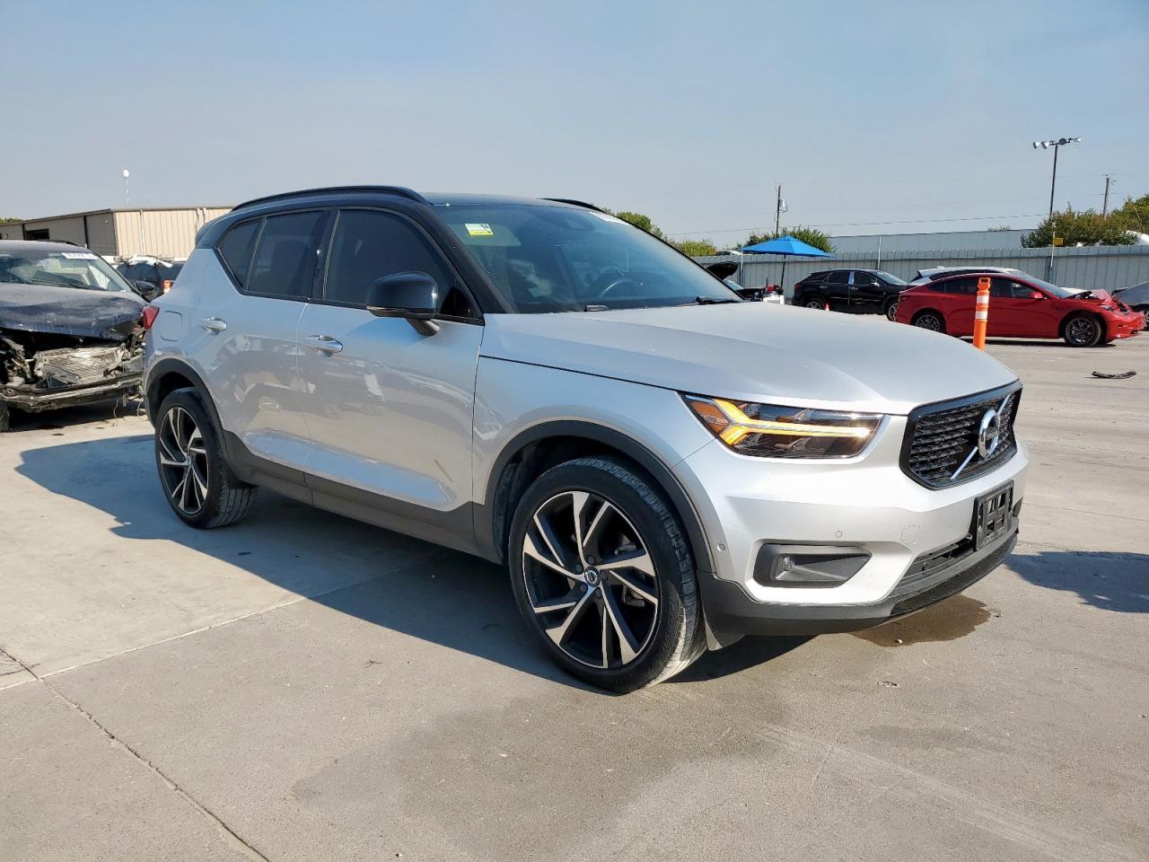 2019 VOLVO XC40