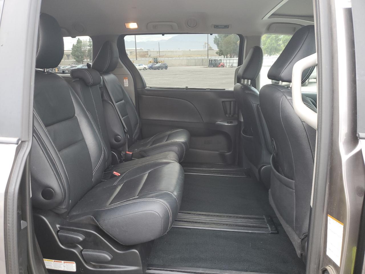 2017 TOYOTA SIENNA