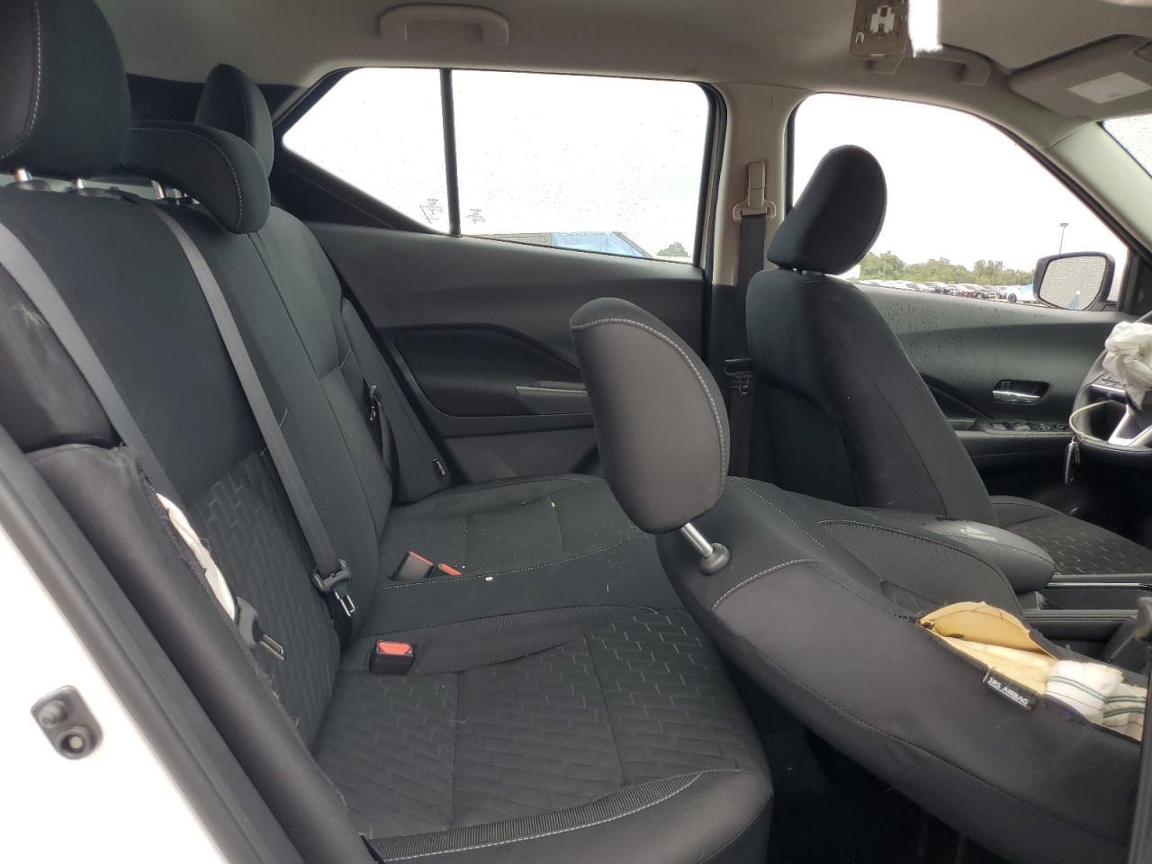2024 NISSAN KICKS