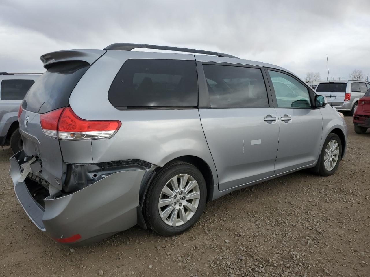 2012 TOYOTA SIENNA