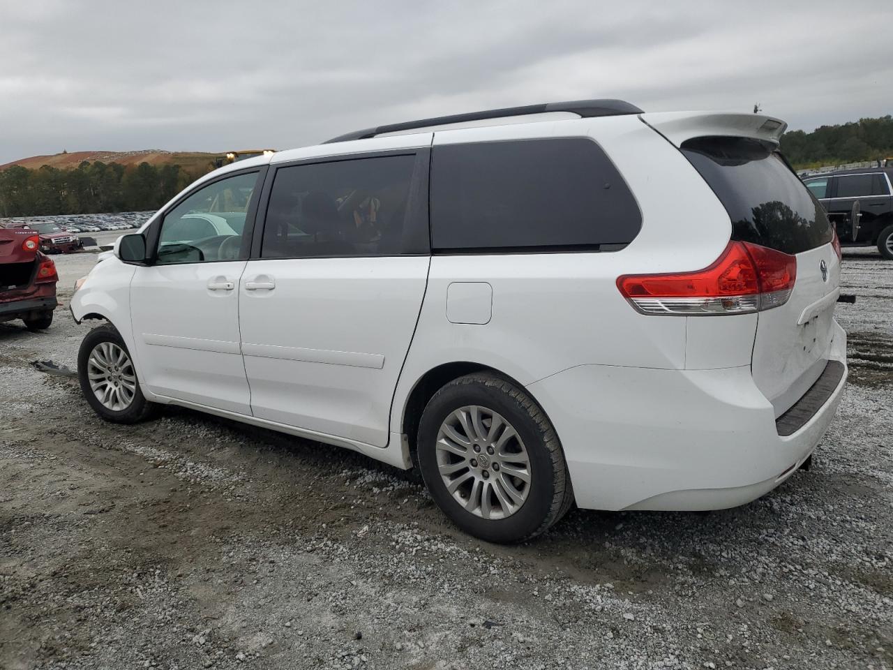 2014 TOYOTA SIENNA