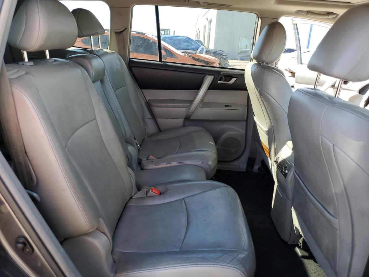 2012 TOYOTA HIGHLANDER