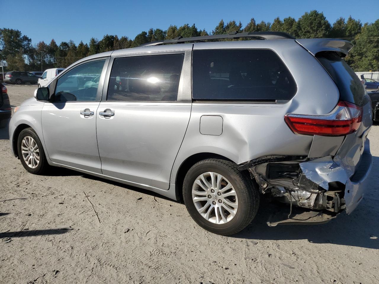 2015 TOYOTA SIENNA